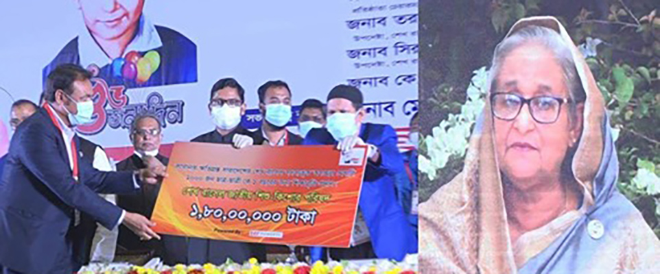 Managing director of the company Tarafdar Mohammad Ruhul Amin symbolically handed over the their donation to Founding Chairman of the institute Rakibur Rahman at Bangabandhu at the International Conference Center (BICC) on Sunday Courtesy